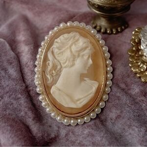 Vintage Jewelry CAMEO Pin Brooch Exquisite French Cameo Brooch Women’s Jewelry